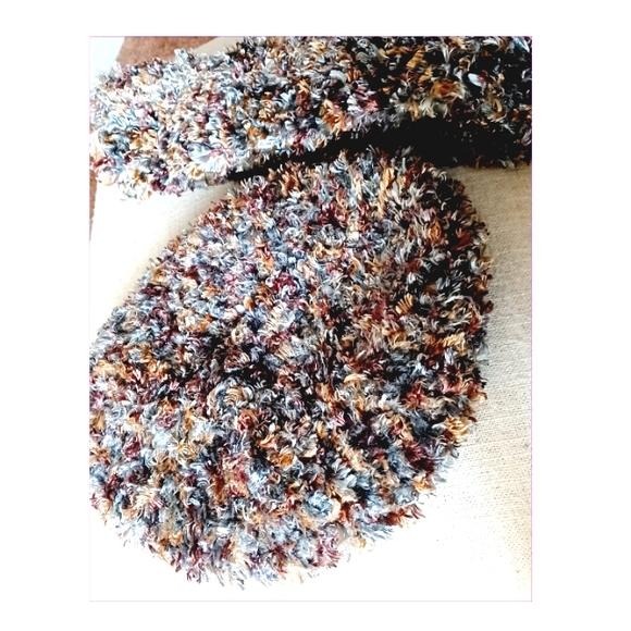 PRE-OWNED* HANDMADE LUXURIOUS FLAT HAT & SCARF SET - Picture 6 of 7